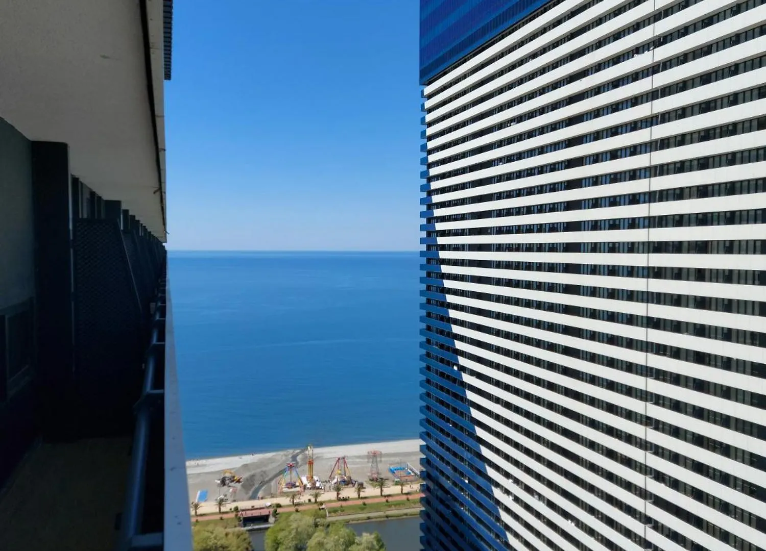 アパートホテル バトゥーミ Sea View Orbi Sity 1Lineアパートホテル